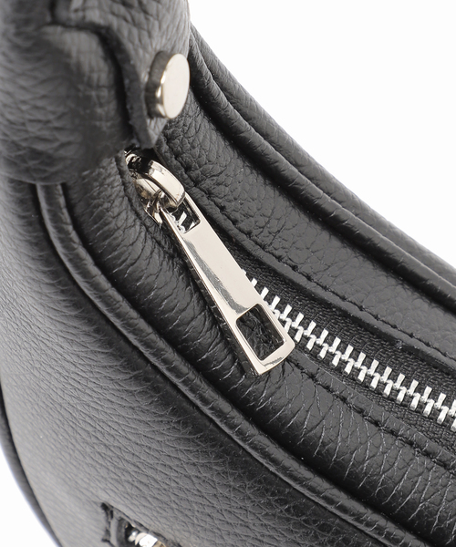 AULENTTI（オウレンティ）の「【AULENTTI/オウレンティ】チェーンハーフムーンバッグ（ショルダーバッグ・レディース・ブラック・FREE）」の13枚目の写真