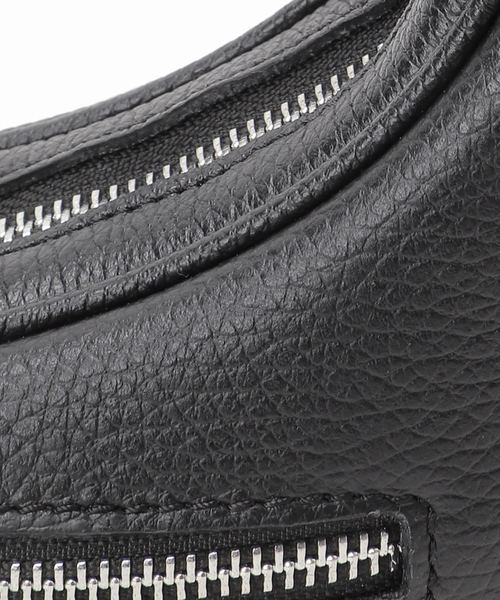 AULENTTI（オウレンティ）の「【AULENTTI/オウレンティ】チェーンハーフムーンバッグ（ショルダーバッグ・レディース・ブラック・FREE）」の19枚目の写真