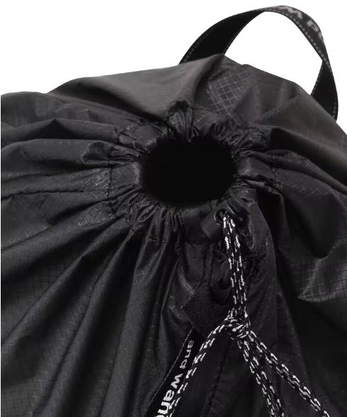 and wander（アンドワンダー）の「and wander/アンドワンダー  sil daypack  5744975199（バックパック/リュック・メンズ・チャコールグレー/オフホワイト/イエロー/ブルー/ブラック・FREE）」の10枚目の写真