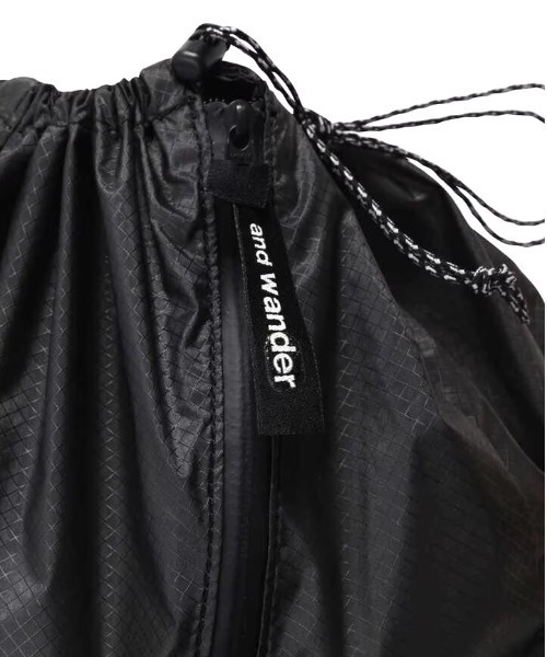 and wander（アンドワンダー）の「and wander/アンドワンダー  sil daypack  5744975199（バックパック/リュック・メンズ・チャコールグレー/オフホワイト/イエロー/ブルー/ブラック・FREE）」の11枚目の写真
