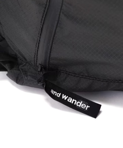 and wander（アンドワンダー）の「and wander/アンドワンダー  sil daypack  5744975199（バックパック/リュック・メンズ・チャコールグレー/オフホワイト/イエロー/ブルー/ブラック・FREE）」の12枚目の写真