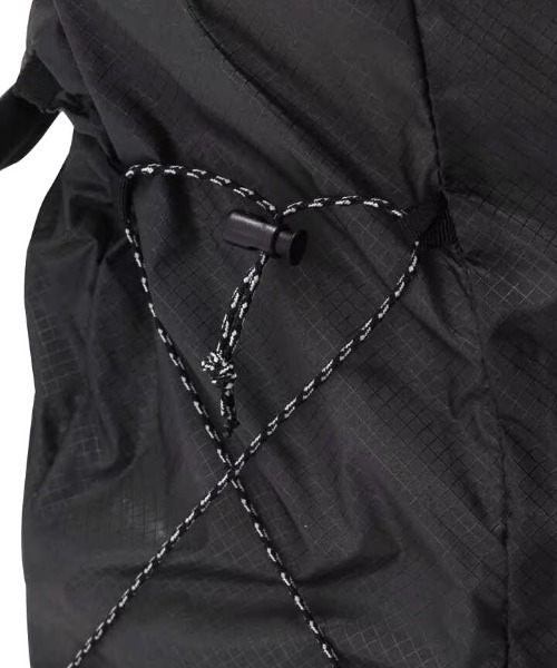 and wander（アンドワンダー）の「and wander/アンドワンダー  sil daypack  5744975199（バックパック/リュック・メンズ・チャコールグレー/オフホワイト/イエロー/ブルー/ブラック・FREE）」の14枚目の写真