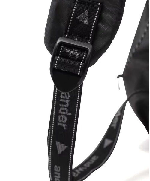 and wander（アンドワンダー）の「and wander/アンドワンダー  sil daypack  5744975199（バックパック/リュック・メンズ・チャコールグレー/オフホワイト/イエロー/ブルー/ブラック・FREE）」の16枚目の写真