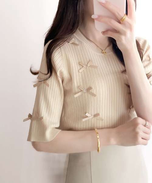 mily bilet(ミウィビレット)の「【mily bilet】程よい甘さとレトロムードが愛らしい。リボン使いリブ編みサマーニット(ニット/セーター・レディース・アイボリー/パープル/チャコールグレー・SMALL/MEDIUM/LARGE/X-LARGE)」の1枚目の写真