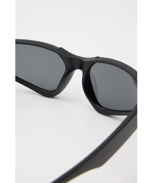 SLY（スライ）の「SHARPE SPORTY EYEWEAR シェイプ スポーティ アイウェア（サングラス・レディース・ブラック・FREE）」の7枚目の写真