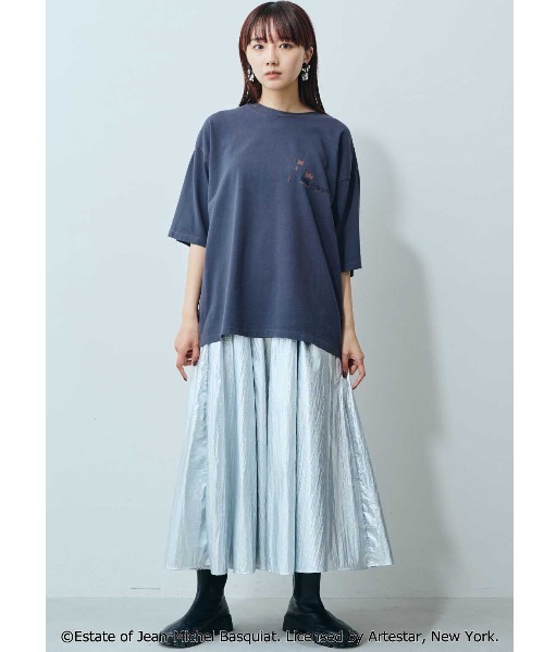 MEDE19F(メデジュウキュウ)の「ART meets MEDE19F バックプリントTシャツ〈Jean-Michel Basquiat〉(Tシャツ/カットソー・レディース・チャコールグレー・LARGE/MEDIUM/X-LARGE/XX-LARGE/NM)」の2枚目の写真