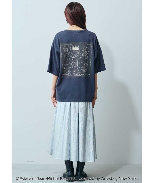 MEDE19F(メデジュウキュウ)の「ART meets MEDE19F バックプリントTシャツ〈Jean-Michel Basquiat〉(Tシャツ/カットソー・レディース・チャコールグレー・LARGE/MEDIUM/X-LARGE/XX-LARGE/NM)」の4枚目の写真
