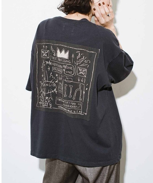 MEDE19F(メデジュウキュウ)の「ART meets MEDE19F バックプリントTシャツ〈Jean-Michel Basquiat〉(Tシャツ/カットソー・レディース・チャコールグレー・LARGE/MEDIUM/X-LARGE/XX-LARGE/NM)」の7枚目の写真