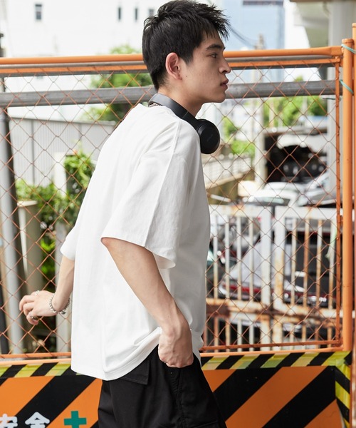 WEGO(ウィゴー)の「WEGO/メタリックロゴT(Tシャツ/カットソー・メンズ・ホワイト/ブラック・MEDIUM/LARGE)」の17枚目の写真