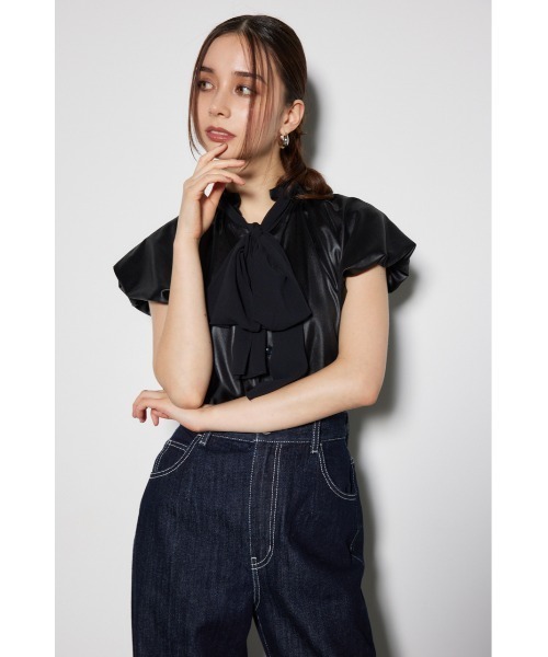 Reneルネ 花柄フリル襟半袖ブラウス 黒 Reneルネ 花柄フリル襟半袖ブラウス 黒 🌸6/19完売カラー再追加