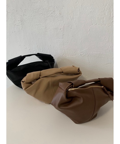 Uenui(ウニュイ)の「【ZOZO限定】ミニ ハンドバッグ 手持ち 小ぶり ベーシック(ハンドバッグ・レディース・ブラウン/ホワイト/ブラック/ベージュ・FREE)」の5枚目の写真