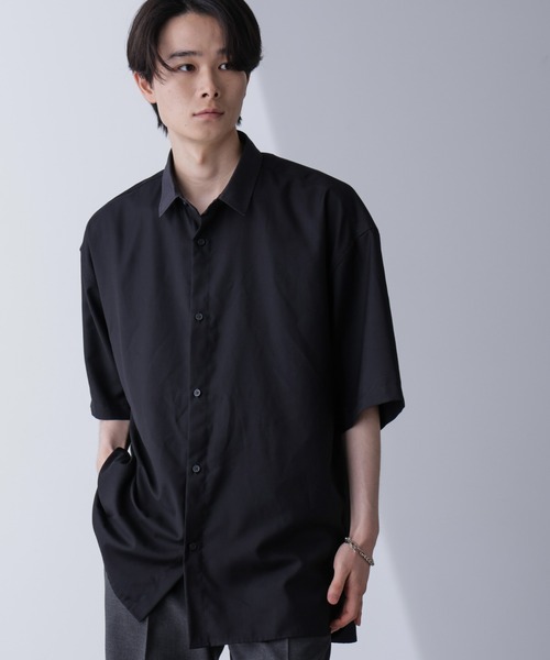 NANO universe(ナノユニバース)の「バイカラードレープシャツ 半袖(シャツ/ブラウス・メンズ・ブラック/ホワイト・M/L)」の2枚目の写真