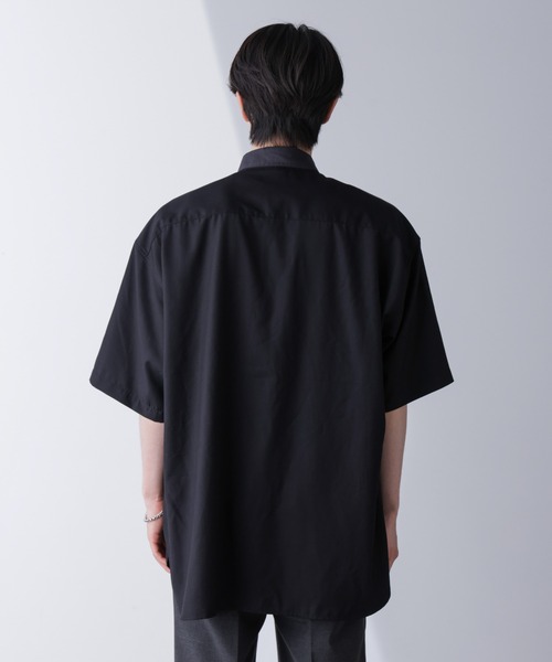 NANO universe(ナノユニバース)の「バイカラードレープシャツ 半袖(シャツ/ブラウス・メンズ・ブラック/ホワイト・M/L)」の7枚目の写真