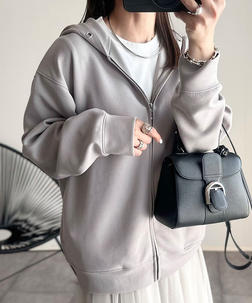 Honeys(ハニーズ)の「【WEB限定】大人のゆるジップパーカー(パーカー・レディース・ネイビー/モカ/ホワイト/ピンク/ブラック/カーキ/グレー/グレイッシュベージュ/ライトブルー・S/M/L/LL/3L)」の4枚目の写真