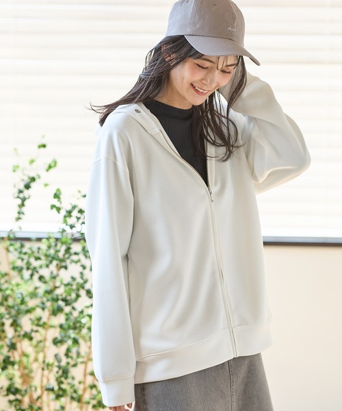 Honeys(ハニーズ)の「【WEB限定】大人のゆるジップパーカー(パーカー・レディース・ネイビー/モカ/ホワイト/ピンク/ブラック/カーキ/グレー/グレイッシュベージュ/ライトブルー・S/M/L/LL/3L)」の2枚目の写真