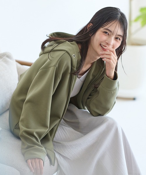 Honeys(ハニーズ)の「【WEB限定】大人のゆるジップパーカー(パーカー・レディース・ネイビー/モカ/ホワイト/ピンク/ブラック/カーキ/グレー/グレイッシュベージュ/ライトブルー・S/M/L/LL/3L)」の7枚目の写真