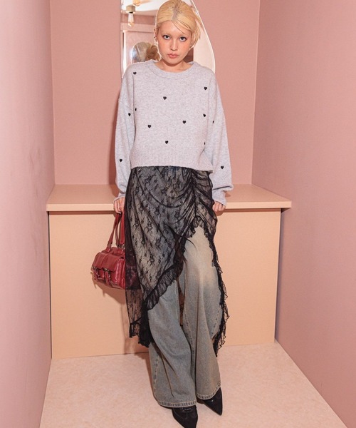 FOREVER 21(フォーエバー トゥエンティーワン)の「【2024FW】レースシャーリングキャミワンピース(ワンピース・レディース・ブラック/ナチュラル・FREE)」の1枚目の写真