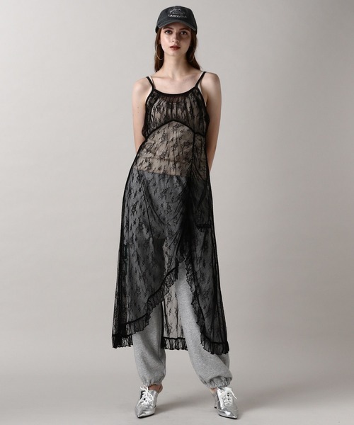 FOREVER 21(フォーエバー トゥエンティーワン)の「【2024FW】レースシャーリングキャミワンピース(ワンピース・レディース・ブラック/ナチュラル・FREE)」の5枚目の写真