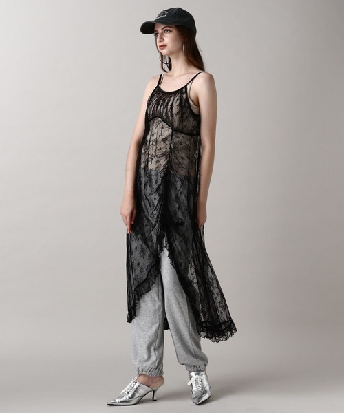 FOREVER 21(フォーエバー トゥエンティーワン)の「【2024FW】レースシャーリングキャミワンピース(ワンピース・レディース・ブラック/ナチュラル・FREE)」の6枚目の写真