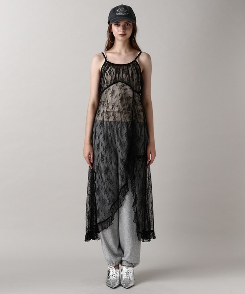 FOREVER 21(フォーエバー トゥエンティーワン)の「【2024FW】レースシャーリングキャミワンピース(ワンピース・レディース・ブラック/ナチュラル・FREE)」の12枚目の写真