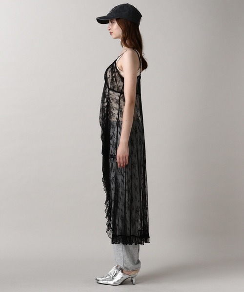 FOREVER 21(フォーエバー トゥエンティーワン)の「【2024FW】レースシャーリングキャミワンピース(ワンピース・レディース・ブラック/ナチュラル・FREE)」の13枚目の写真