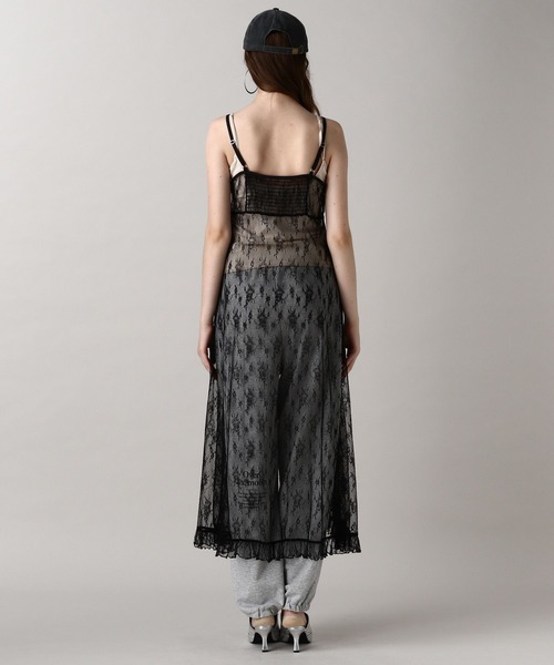 FOREVER 21(フォーエバー トゥエンティーワン)の「【2024FW】レースシャーリングキャミワンピース(ワンピース・レディース・ブラック/ナチュラル・FREE)」の14枚目の写真