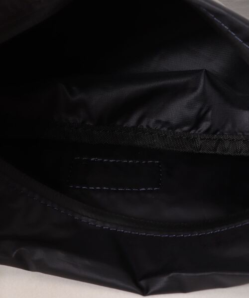 Gramicci（グラミチ）の「/ GRAMICCI /MICRO RIPSTOP SACOCHE（ショルダーバッグ・レディース・オリーブ/ダークネイビー/ダークベージュ/アイボリー・FREE）」の6枚目の写真