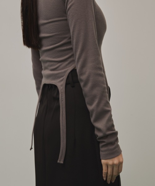 Solace(ソレイス)の「クロスデザインリブトップス(Tシャツ/カットソー・レディース・ブラック/グレー・FREE)」の7枚目の写真