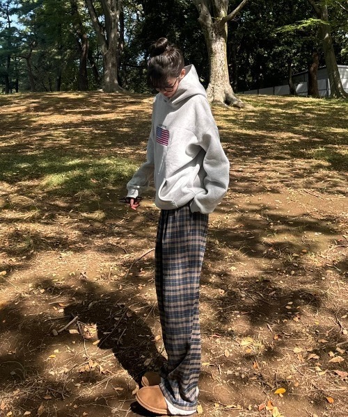 INTER FACTORY（インターファクトリー）の「SARA - 刺繍フーディー made in INTER FACTORY（パーカー・レディース・グレー/レッド/ブラック・FREE）」の21枚目の写真