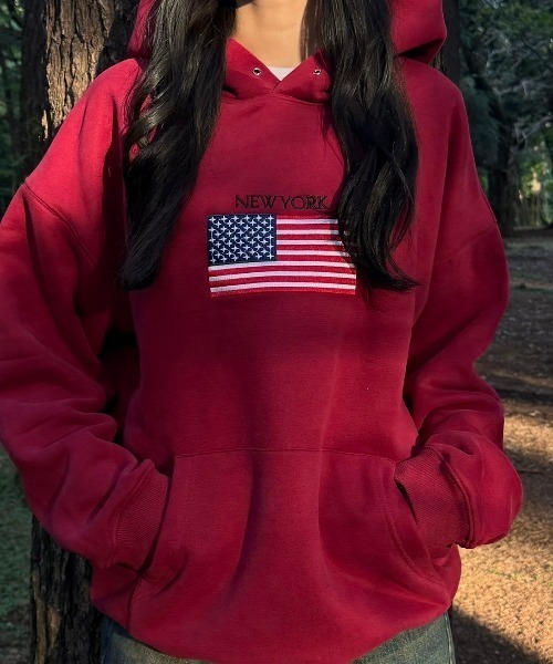 INTER FACTORY（インターファクトリー）の「SARA - 刺繍フーディー made in INTER FACTORY（パーカー・レディース・グレー/レッド/ブラック・FREE）」の6枚目の写真