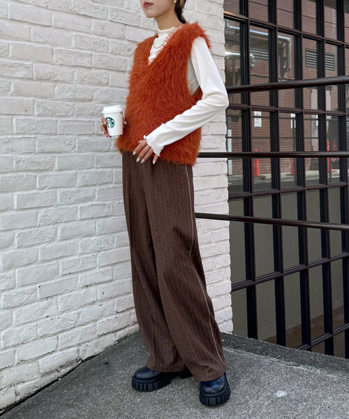 w closet（ダブルクローゼット）の「ラメフェザーニットベスト（ベスト・レディース・ベージュ/オレンジ/アイボリー/チャコールグレー・FREE）」の10枚目の写真