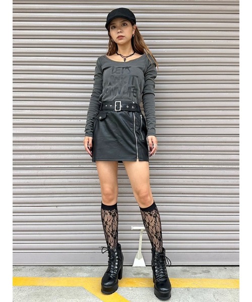 EGOIST（エゴイスト）の「ベルト付フェイクレザータイトミニスカート（スカート・レディース・ブラック・S/M）」の2枚目の写真