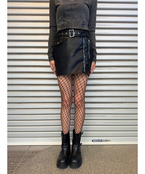 EGOIST（エゴイスト）の「ベルト付フェイクレザータイトミニスカート（スカート・レディース・ブラック・S/M）」の4枚目の写真