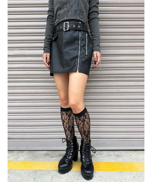 EGOIST（エゴイスト）の「ベルト付フェイクレザータイトミニスカート（スカート・レディース・ブラック・S/M）」の18枚目の写真