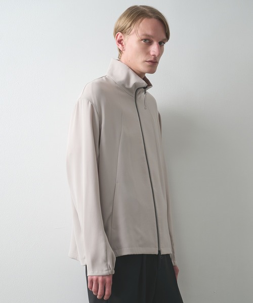 STUDIOUS(ステュディオス)の「【STUDIOUS】STAR FLEX STAND BLOUSON/ストレッチ/シワになりにくい(ブルゾン・メンズ・ライトベージュ/ブラック・2/1)」の2枚目の写真