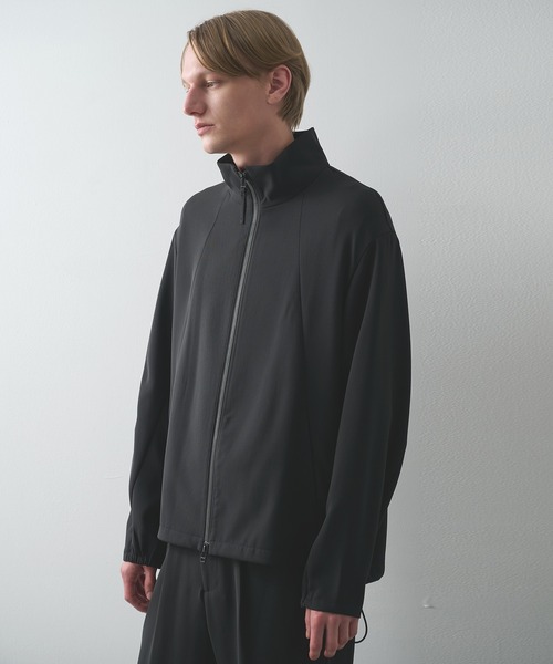 STUDIOUS(ステュディオス)の「【STUDIOUS】STAR FLEX STAND BLOUSON/ストレッチ/シワになりにくい(ブルゾン・メンズ・ライトベージュ/ブラック・2/1)」の1枚目の写真