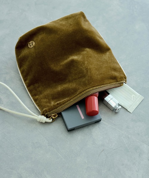 ADAM ET ROPE'（アダムエロペ）の「【サステナブル】ロゴモチーフミニポーチ（ポーチ・レディース・ダークブラウン/イエロー/ベージュ/ライトグレー/ピンク・FREE）」の3枚目の写真