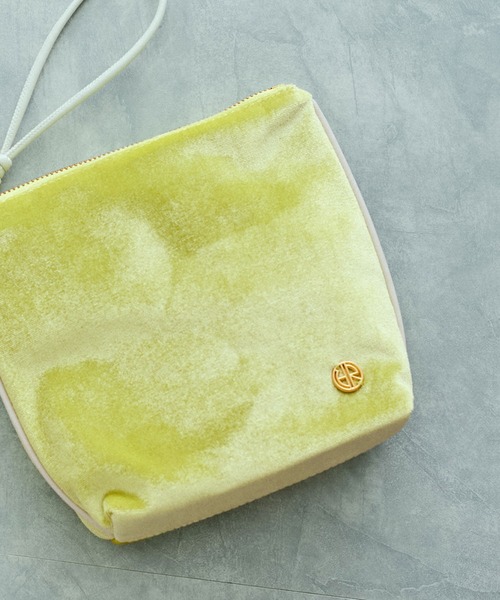 ADAM ET ROPE'（アダムエロペ）の「【サステナブル】ロゴモチーフミニポーチ（ポーチ・レディース・ダークブラウン/イエロー/ベージュ/ライトグレー/ピンク・FREE）」の4枚目の写真