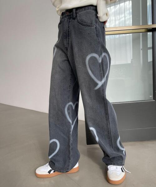 WEGO（ウィゴー）の「WEGO/【25年春夏新作】スプレーペイントストレートデニムパンツ（デニムパンツ・レディース・ブラック系その他/ライトインディゴブルー・MEDIUM/SMALL）」の2枚目の写真