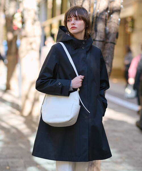 DRESSTERIOR(ドレステリア)の「【通勤対応】シュリンクレザーショルダーバッグ(ハンドバッグ・レディース・ベージュ/ブラック/ホワイト・00)」の10枚目の写真