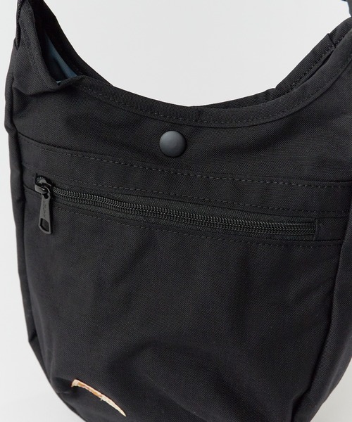 KELTY（ケルティ）の「KELTY/ケルティ MINI CURVE SHOULDER ロゴライン ショルダーバック サイズ調節可能 ワンポイント 2026年春夏（ショルダーバッグ・メンズ・タン/ブルー/グレー/ネイビー/ホワイト/ブラック/モカ/セージグリーン/ブラック系その他/グレー系その他/ブラウン系その他/ゴールド系その他/マスタード/オリーブ・FREE）」の20枚目の写真