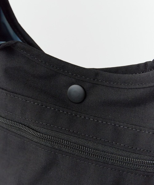 KELTY（ケルティ）の「KELTY/ケルティ MINI CURVE SHOULDER ロゴライン ショルダーバック サイズ調節可能 ワンポイント 2026年春夏（ショルダーバッグ・メンズ・タン/ブルー/グレー/ネイビー/ホワイト/ブラック/モカ/セージグリーン/ブラック系その他/グレー系その他/ブラウン系その他/ゴールド系その他/マスタード/オリーブ・FREE）」の19枚目の写真