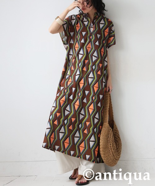 antiqua(アンティカ)の「レトロ柄ワンピース(ワンピース・レディース・ブルー系その他/ブラウン系その他・ONESIZE)」の2枚目の写真