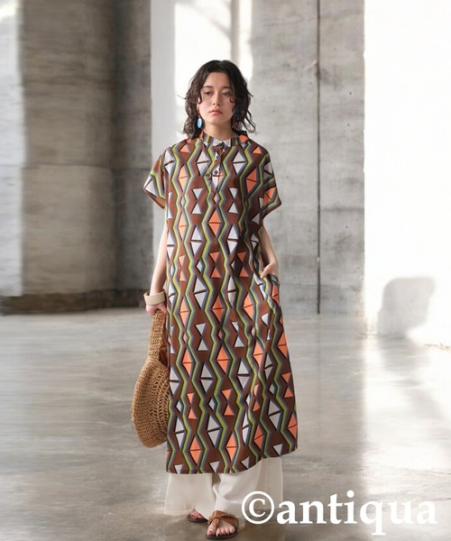 antiqua(アンティカ)の「レトロ柄ワンピース(ワンピース・レディース・ブルー系その他/ブラウン系その他・ONESIZE)」の13枚目の写真