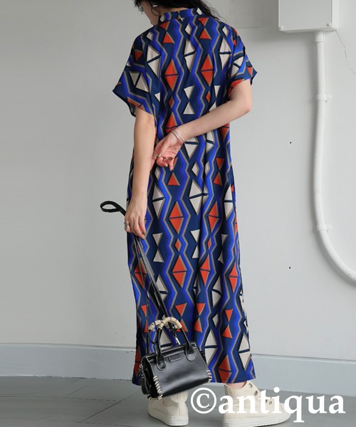 antiqua(アンティカ)の「レトロ柄ワンピース(ワンピース・レディース・ブルー系その他/ブラウン系その他・ONESIZE)」の6枚目の写真