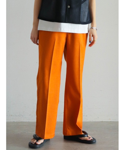 FIL DE FER（フィルデフェール）の「シャンブレートロ　イージーフレアパンツ（スラックス・レディース・オレンジ/カーキ/グレイッシュベージュ/グリーン・SMALL/MEDIUM）」の2枚目の写真