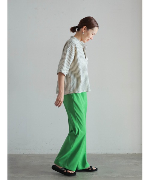 FIL DE FER（フィルデフェール）の「シャンブレートロ　イージーフレアパンツ（スラックス・レディース・オレンジ/カーキ/グレイッシュベージュ/グリーン・SMALL/MEDIUM）」の7枚目の写真