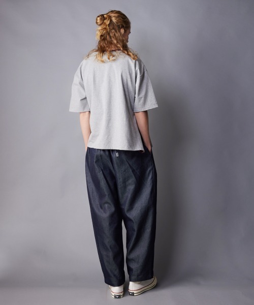 rehacer（レアセル）の「rehacer : Double Tuck Easy Denim Pants /ダブルタック イージー デニムパンツ（デニムパンツ・メンズ・インディゴブルー・SMALL/MEDIUM/LARGE）」の4枚目の写真