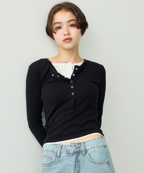 Clum（クルム）の「レイヤードボタントップス（Tシャツ/カットソー・レディース・グレー/ブラック・SMALL/MEDIUM）」の3枚目の写真