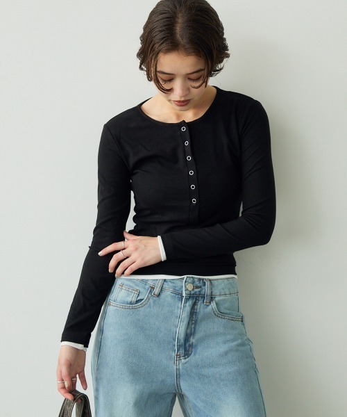 Clum（クルム）の「レイヤードボタントップス（Tシャツ/カットソー・レディース・グレー/ブラック・SMALL/MEDIUM）」の9枚目の写真